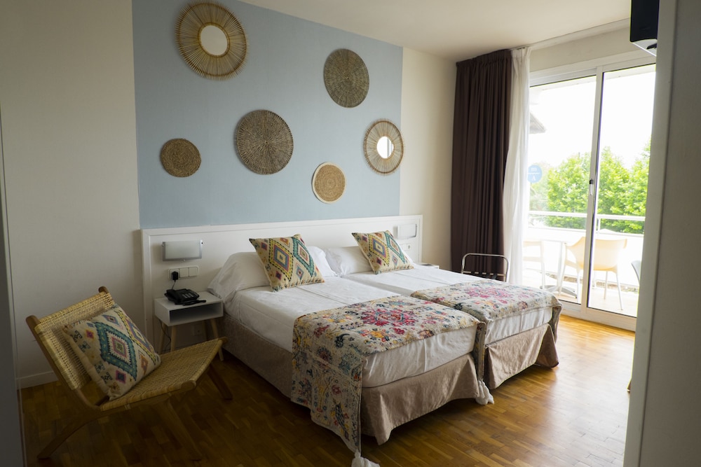 Standard Double or Twin Room, Balcony - Photo 5