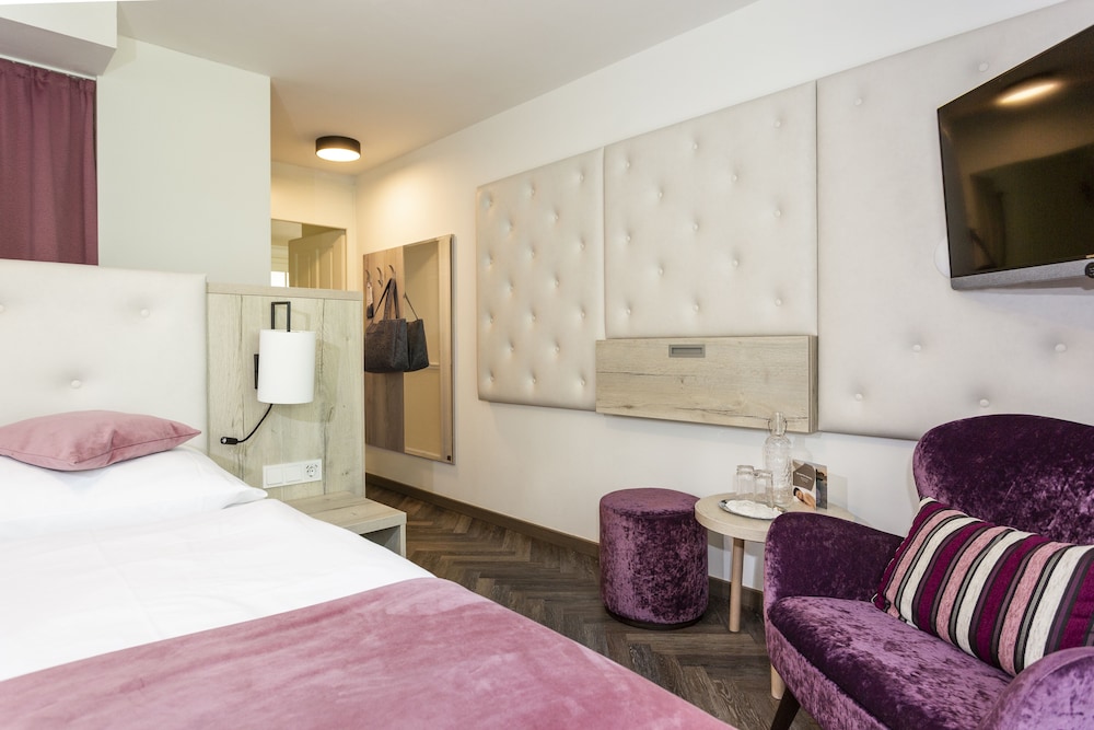 Deluxe Double Room, Garden View (6) - Photo 2