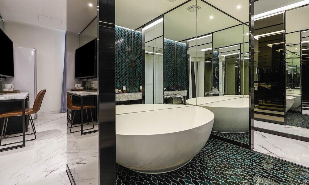 Deluxe Suite - Photo 2