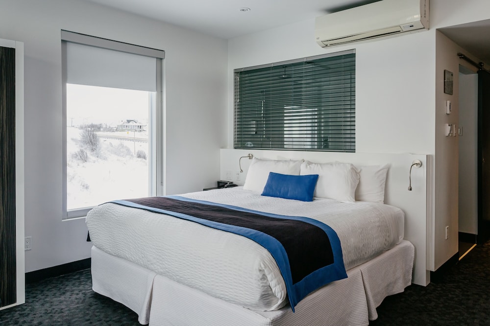 Panoramic Room, Balcony, Ocean View (1 King And 1 Murphy Double ) photo 2