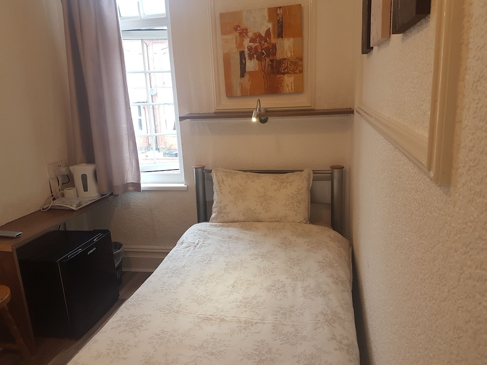 Single Room, Shared Bathroom photo 1