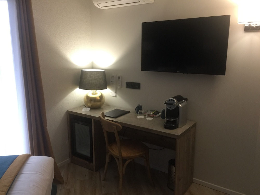 Classic Room, 1 King Bed, Non Smoking - Photo 7