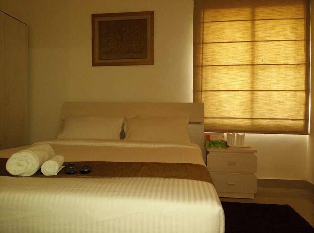 Standard Room, 1 King Bed photo 3
