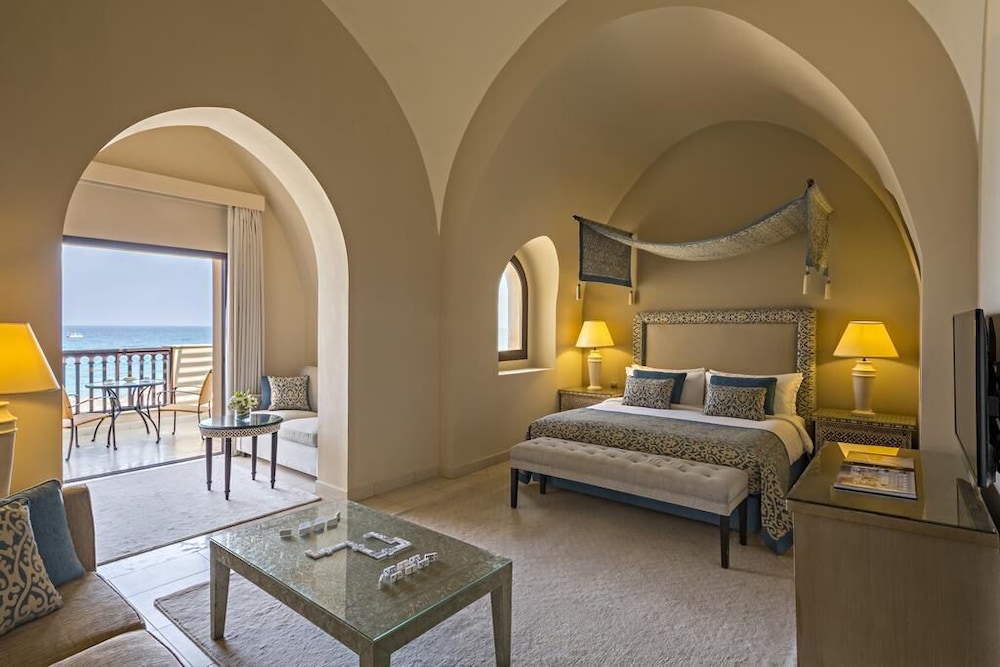 Suite, 1 Queen Bed, Ocean View (Al Dhow) photo 1