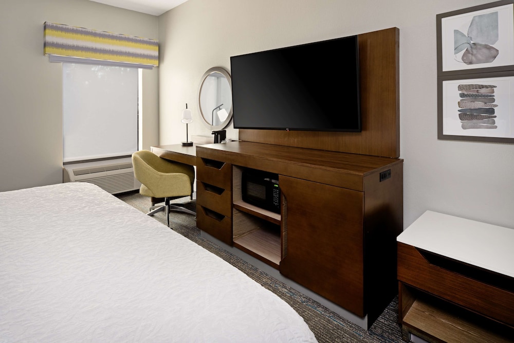 Classic Room, 1 King Bed with Sofa bed, Non Smoking - Photo 4