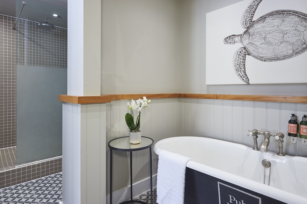 Suite - Photo 5