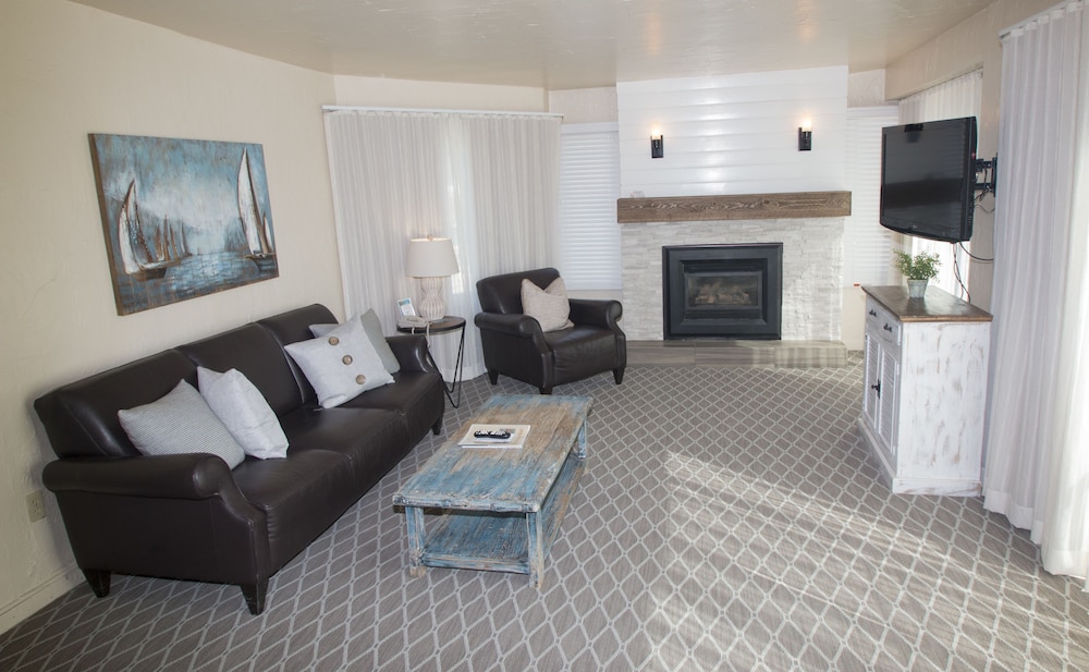 Ocean View Two Beds Fireplace Kitchen (stairs) #123