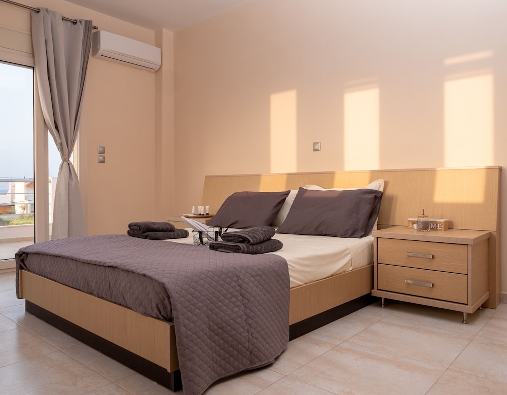 Luxury House photo 1