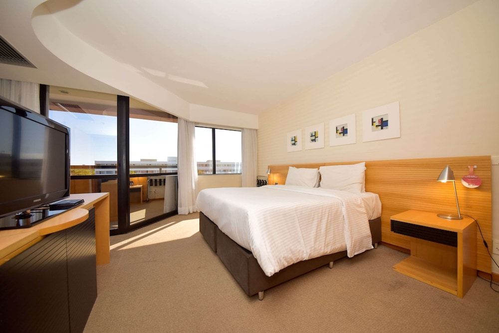 Deluxe Room, Multiple Beds - Photo 1