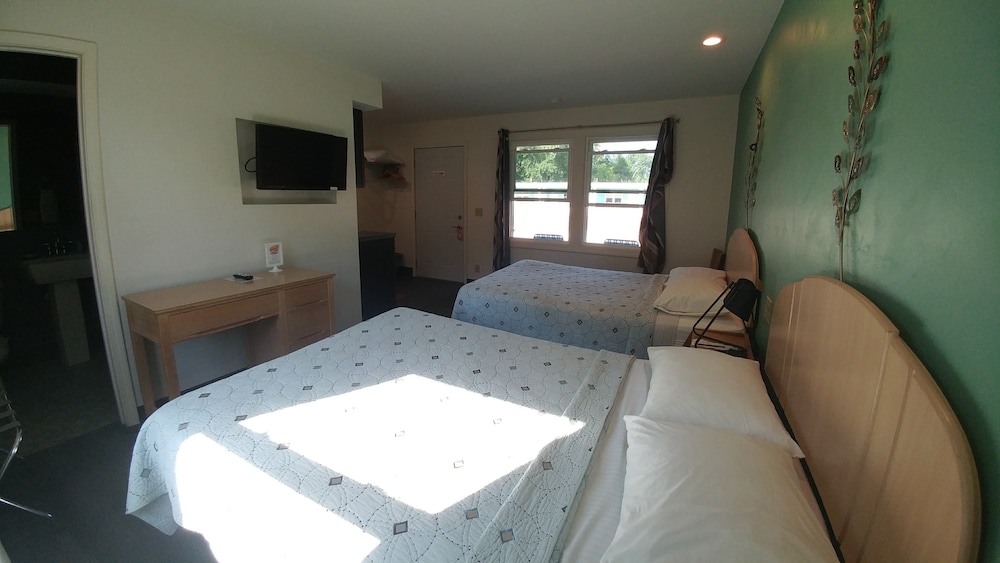 Standard Double Room, 2 Double Beds, Kitchenette, Courtyard Area photo 2