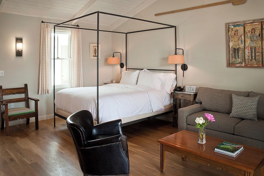 Deluxe Room, 1 Queen Bed with Sofa bed, Courtyard View