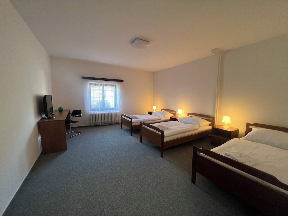 Triple Room, 3 Twin Beds, Private Bathroom, City View photo 1