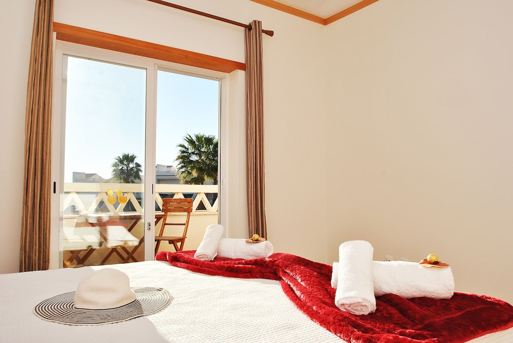 Apartment, 2 Bedrooms, Pool Access, Sea View