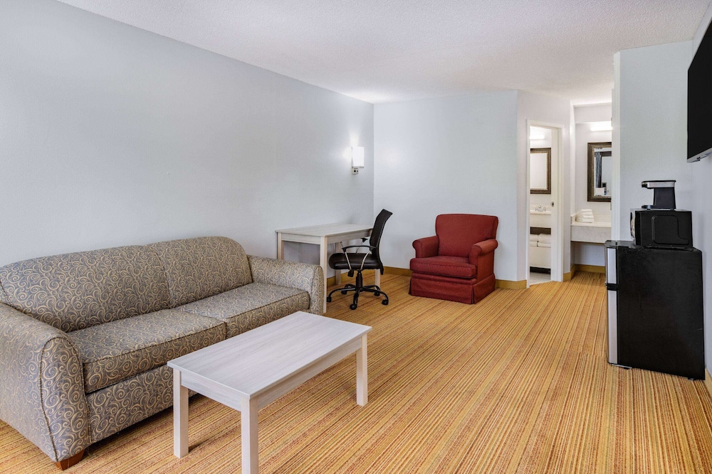 Suite, 2 Double Beds, Non Smoking (One-Bedroom Suite) - Photo 2
