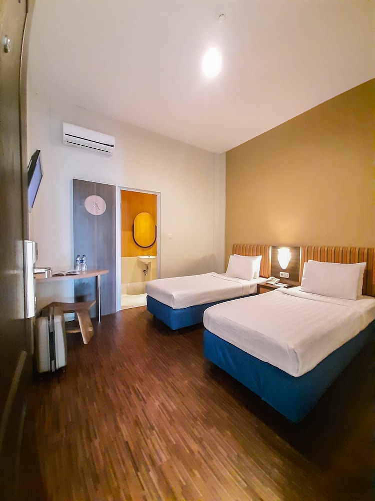 Superior Twin Bed Room - Photo 1