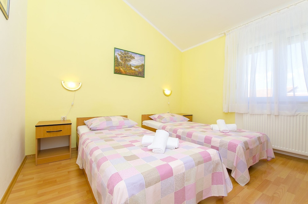 Apartment (Ljuba - nice garden - A3(4+1) Ljubica) photo 3