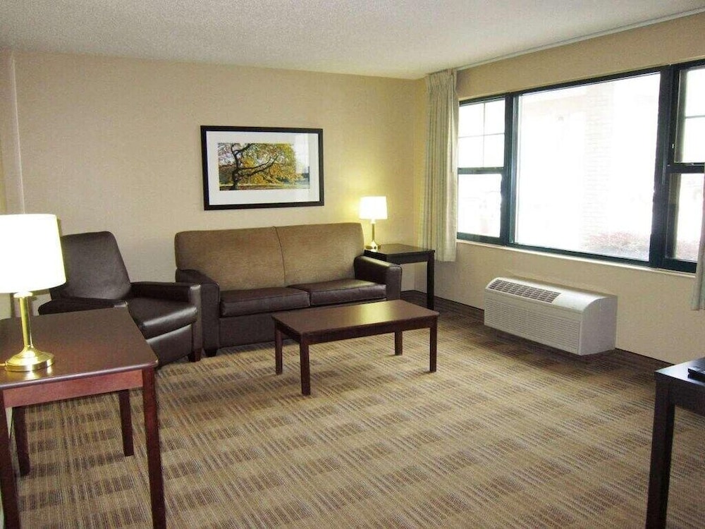 Suite, Non Smoking, Kitchenette (2 King Beds) - Photo 3