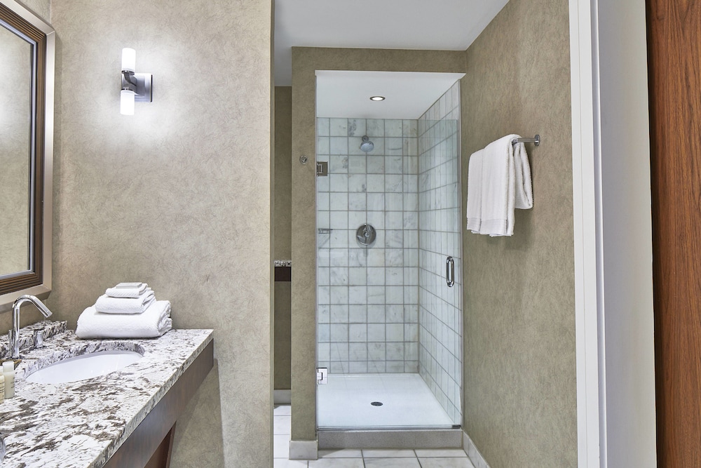 Executive Suite, 1 Bedroom, City View - Photo 16