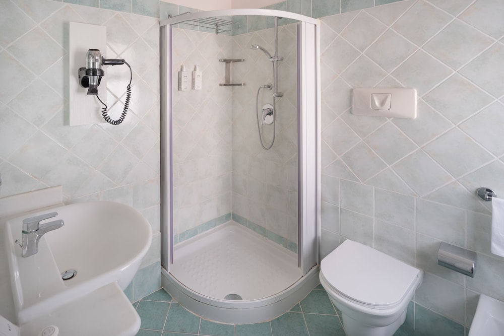 Superior Villa (Double | 1 Single Bed) - Photo 6