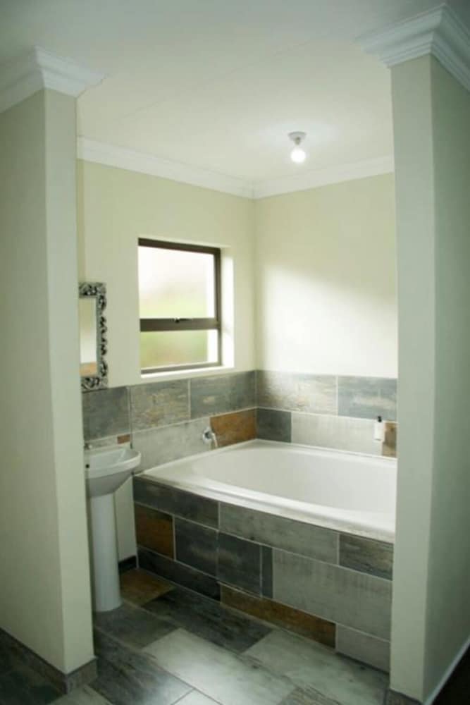 Deluxe Double Or Twin Room photo 2