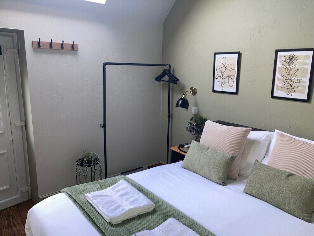 Double Room (Room 3)