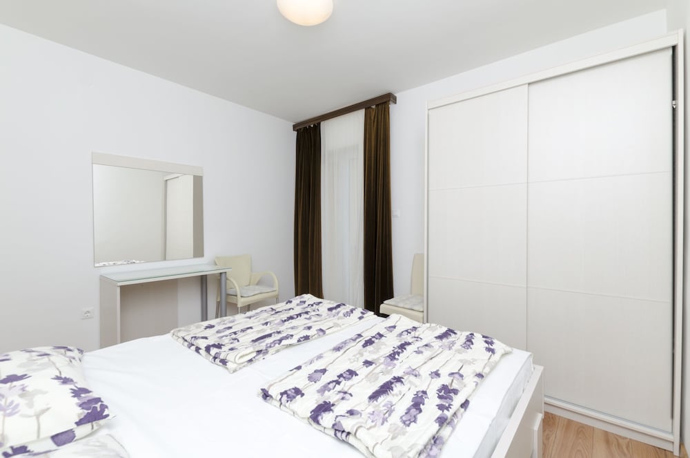Apartment (A1)
