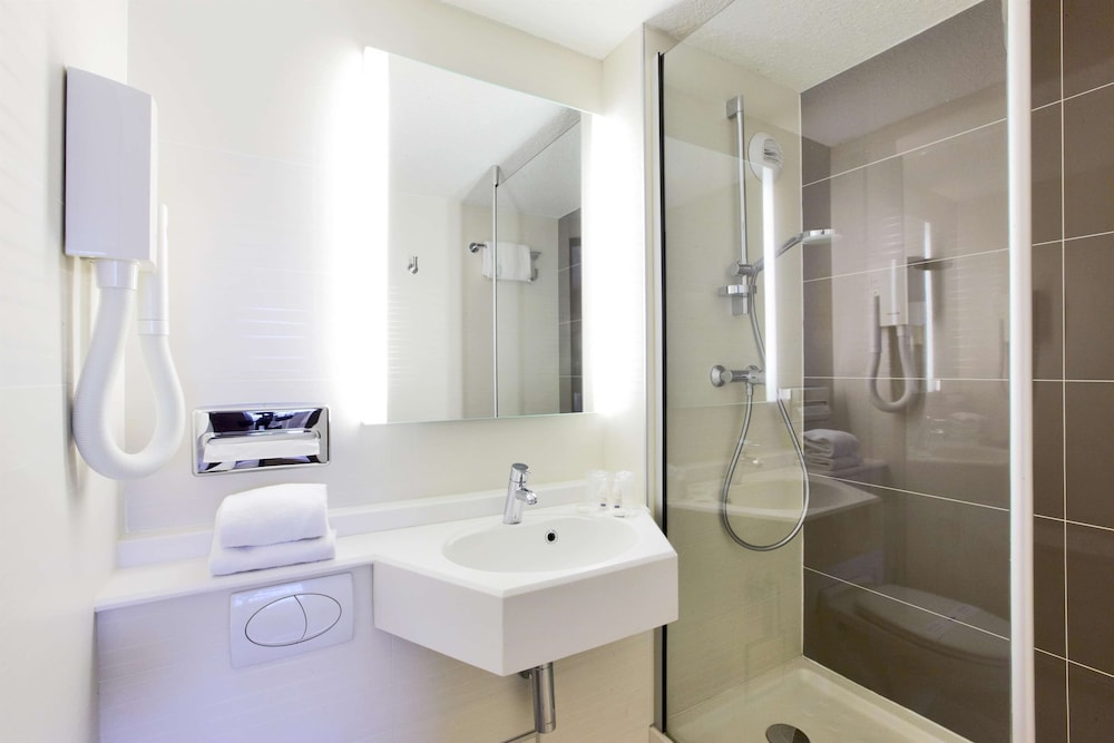 Standard Room, 3 Twin Beds - Photo 4
