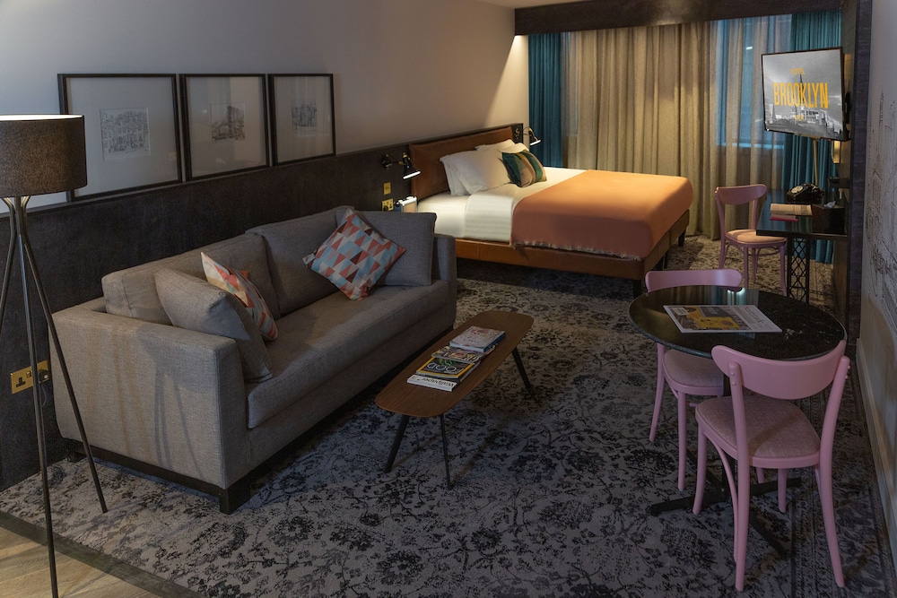 Grand Room, 1 King Bed with Sofa bed - Photo 1