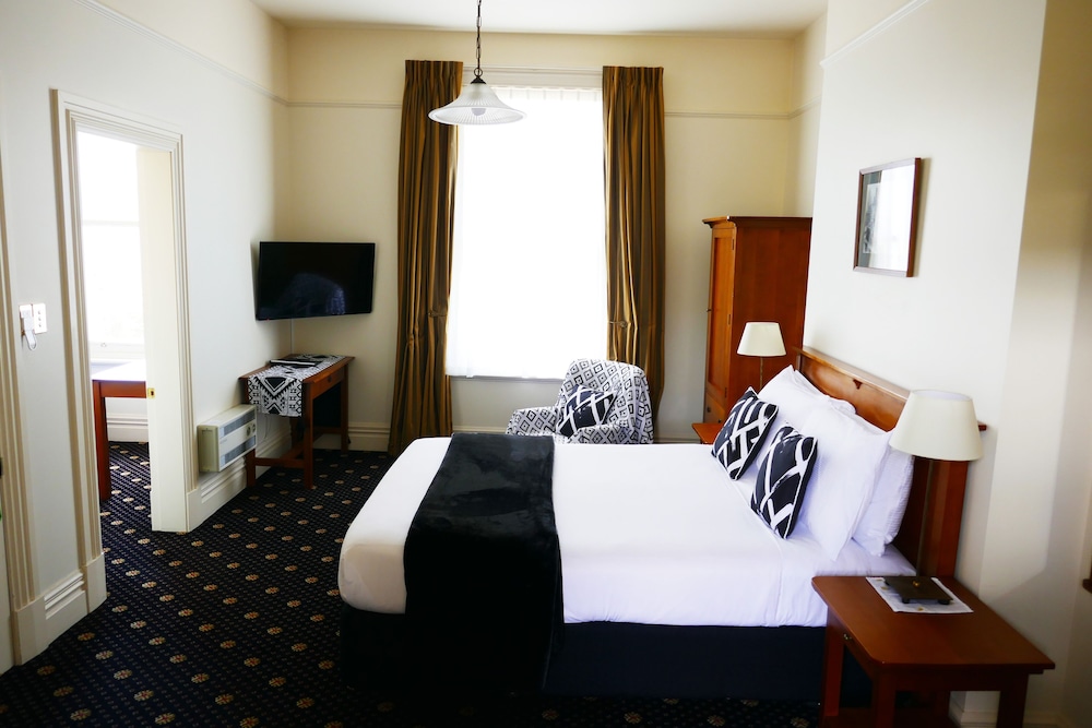Deluxe Triple Suite