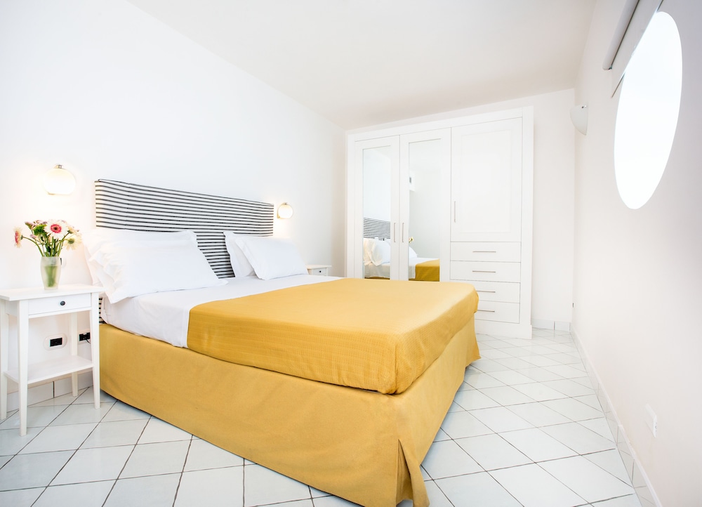 Double or Twin Room, Sea View - Photo 6