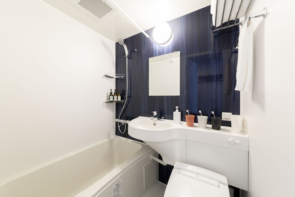 Superior Twin Room with Extra Bed - Photo 11