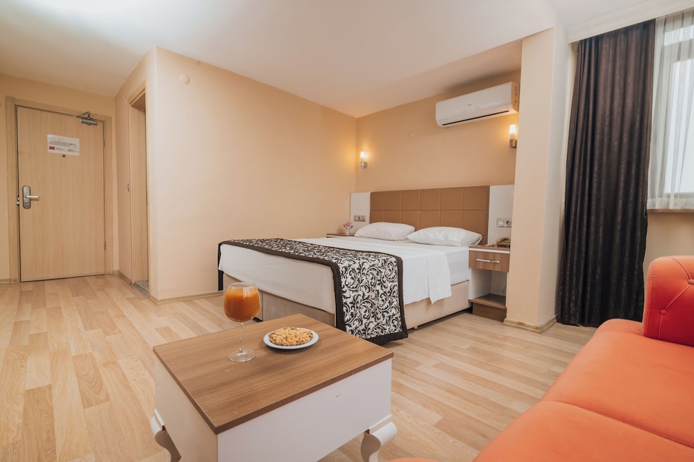 Double or Twin Room photo 2