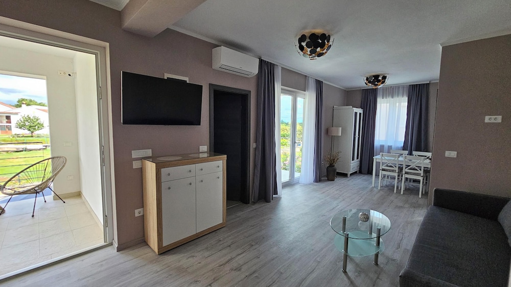 Apartment, Balcony