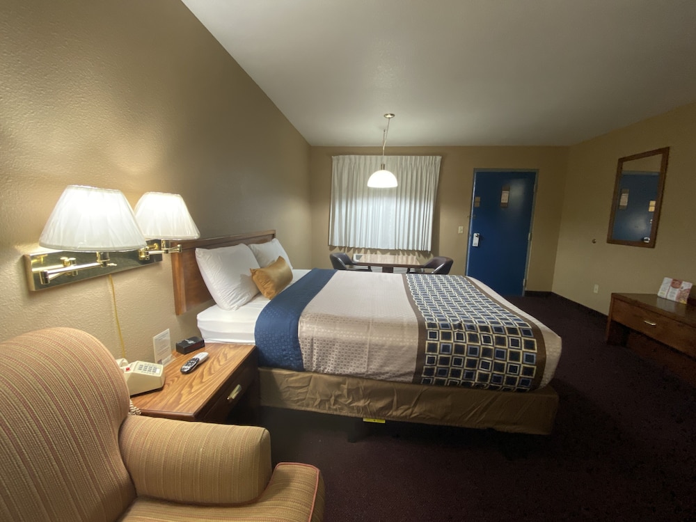 Basic Suite, 1 Queen Bed, Kitchen photo 3