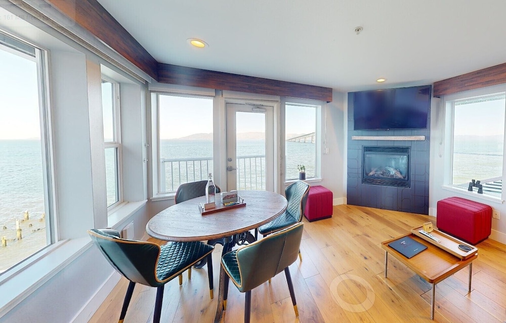 Pilot House, Balcony, River View (No Pets)