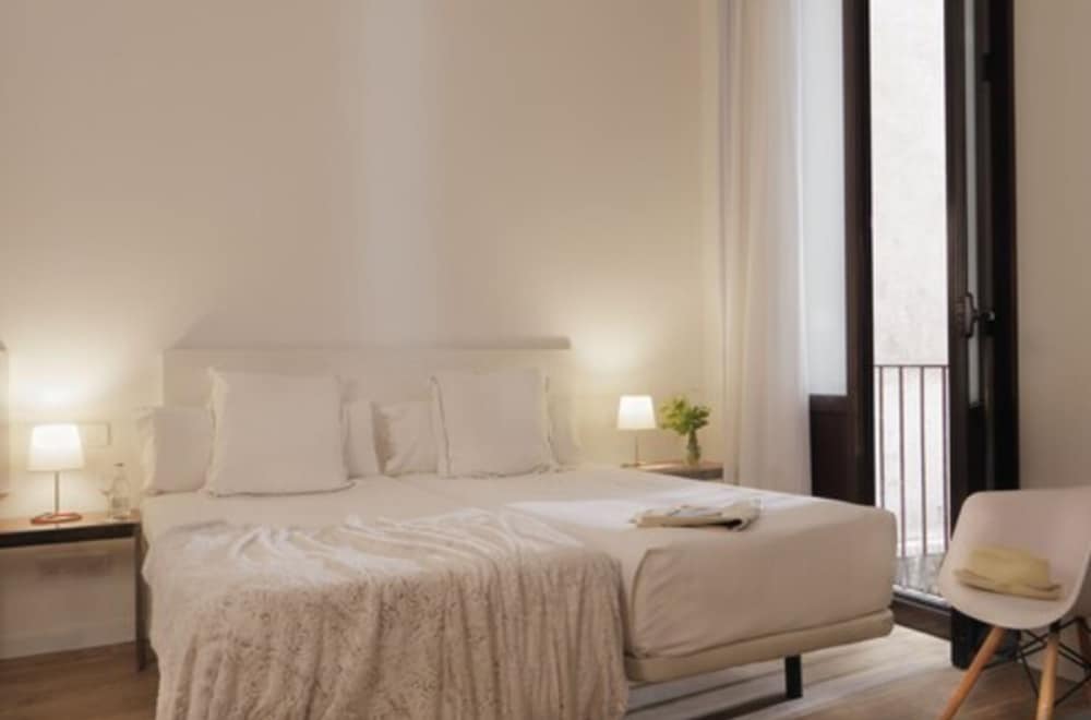Double Room thumbnail 5