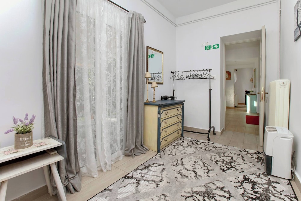 Relax in Elliniko Hidden Gem-vintage Bungalow With Garden and Hot Tub in an Iglo, Billede 32