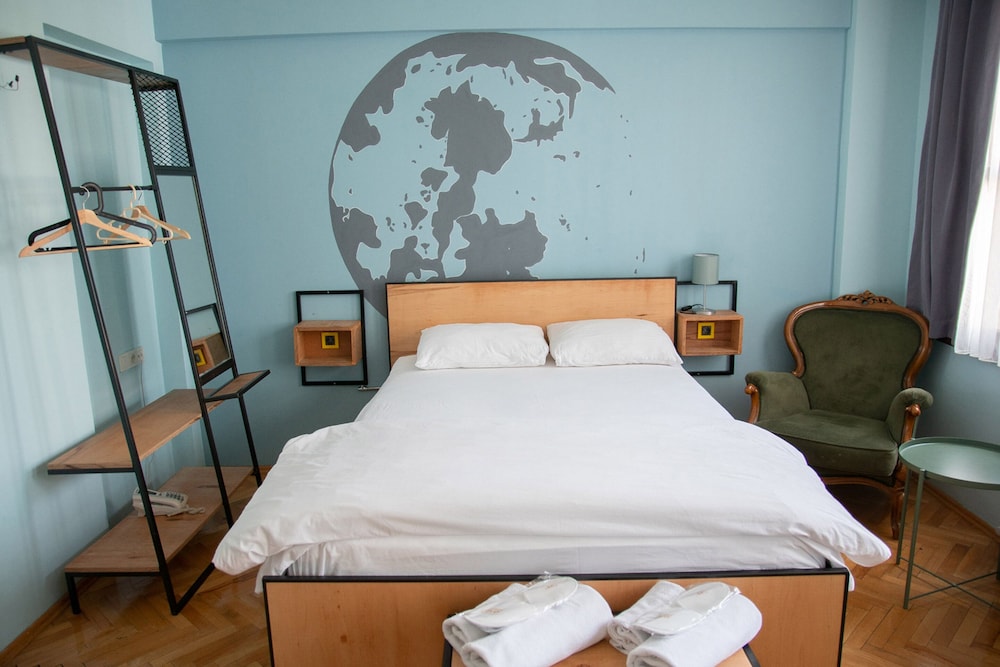 Deluxe Double Room, 1 Queen Bed, City View photo 2