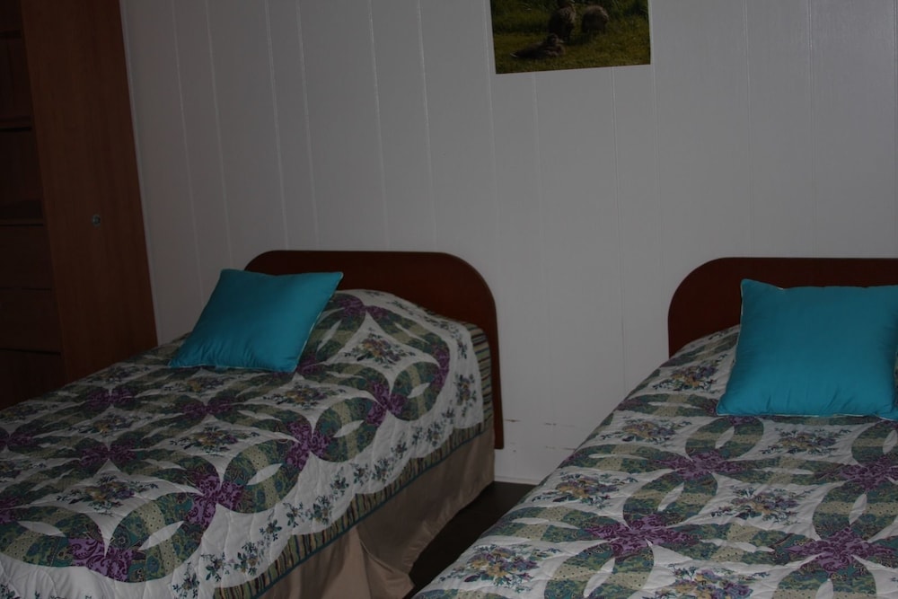 Lakefront Orange Cottage photo 2