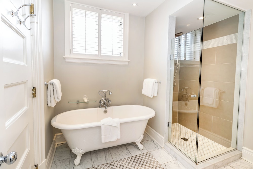 Suite (Master Bedroom with Clawfoot Tub)