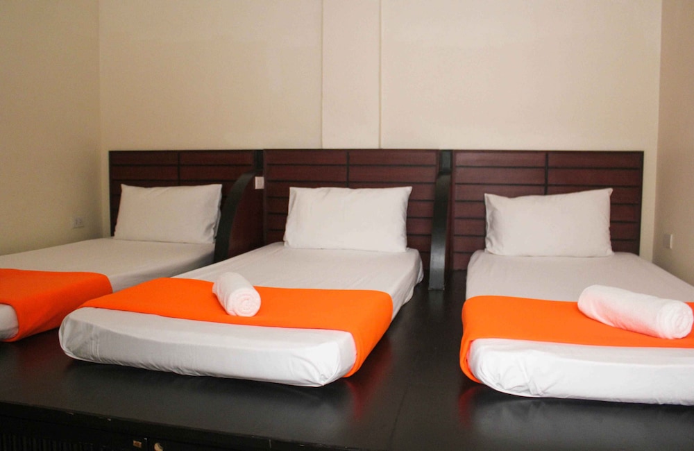 Standard Triple Room with shared bathroom photo 1