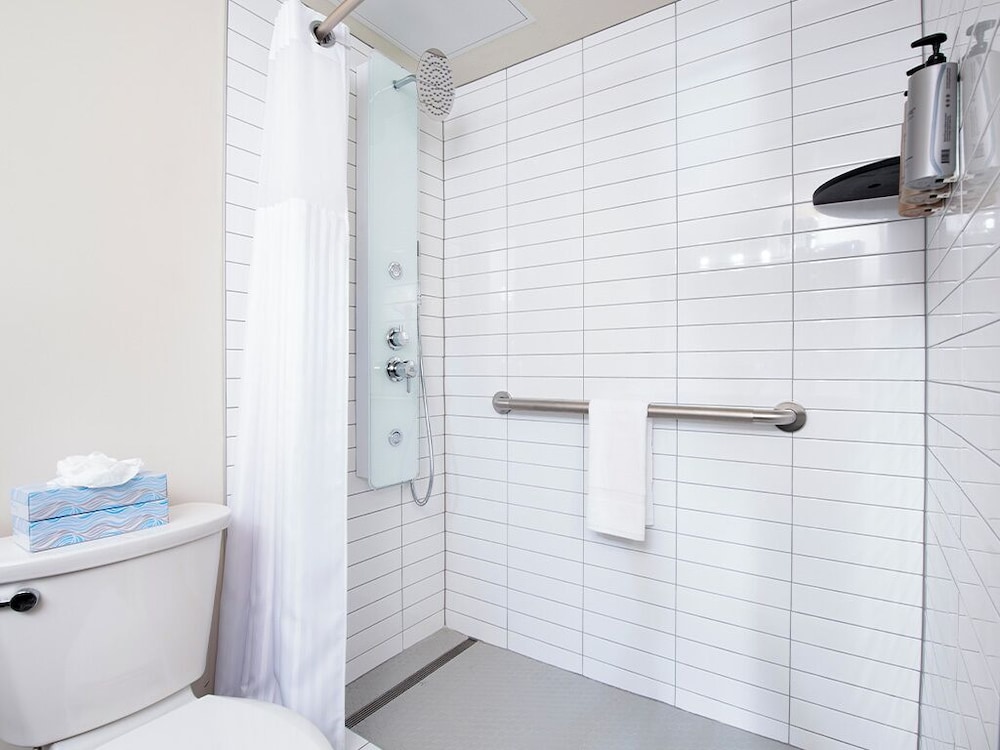 Two Doubles Room (No Resort Fee) photo 3