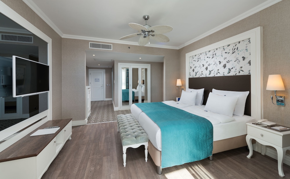 King Suite, Land View