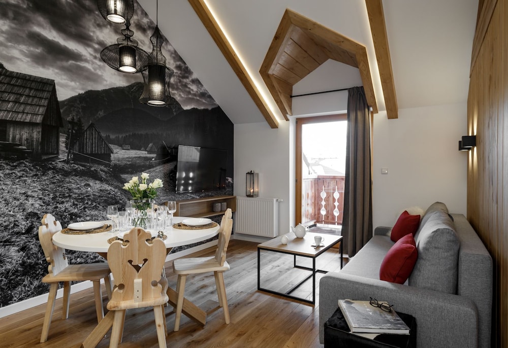 Deluxe Apartment (216 with SPA, Pool access)