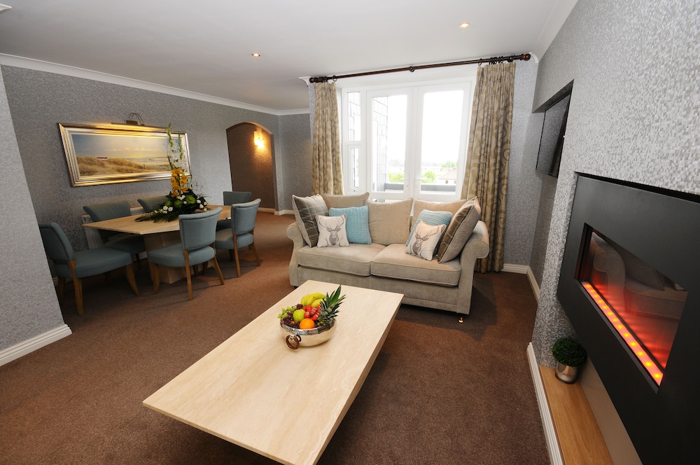 Executive Suite - Photo 2