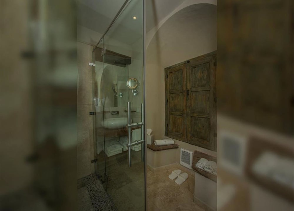 Deluxe Suite - Photo 4