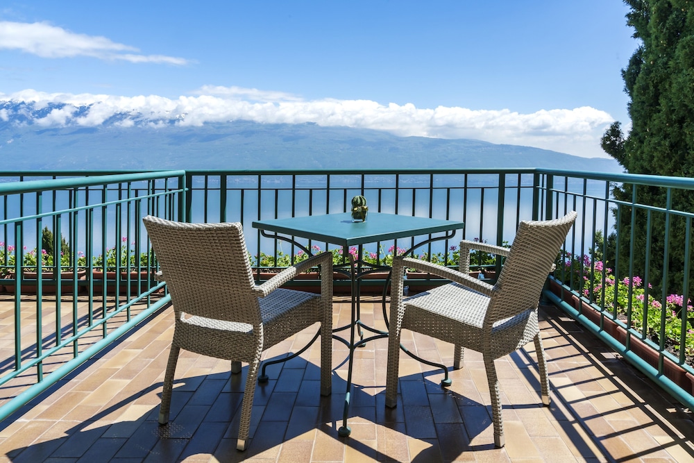 Signature Room Villa with Terrace and Lake View, photo 6