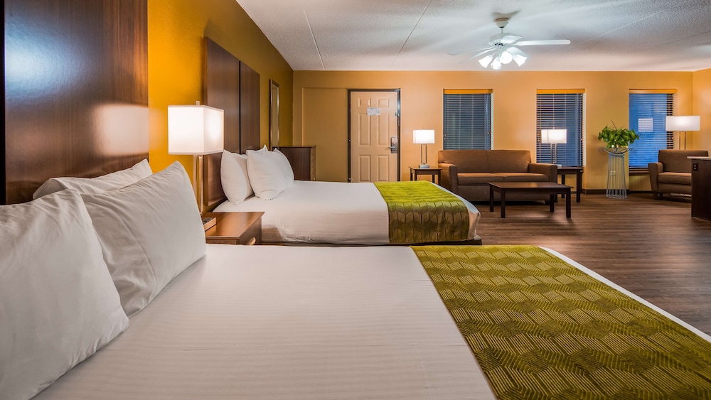 Suite, 2 Queen Beds, Non Smoking, Kitchenette (Walk-in Shower;with Sofabed) photo 1