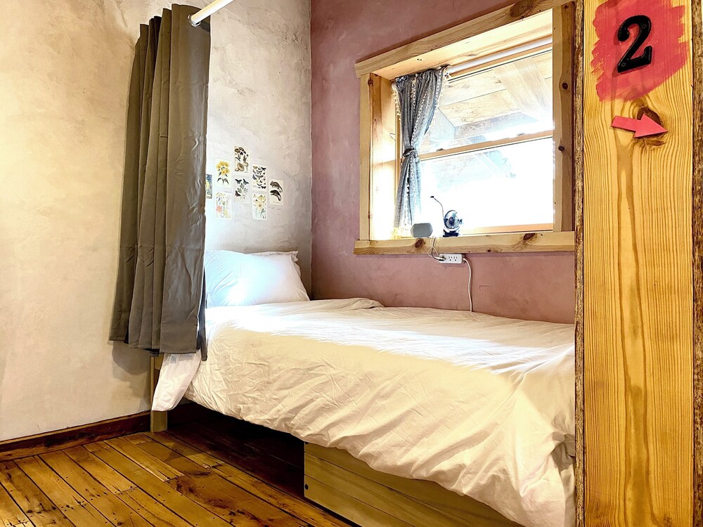 Shared Dormitory, Mixed Dorm