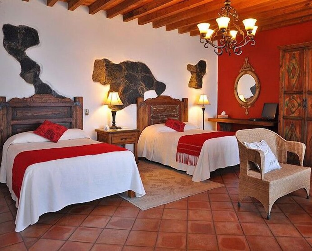 Master suite photo 2